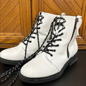 Baretraps AmySue White Lace-Up Ankle Boots
